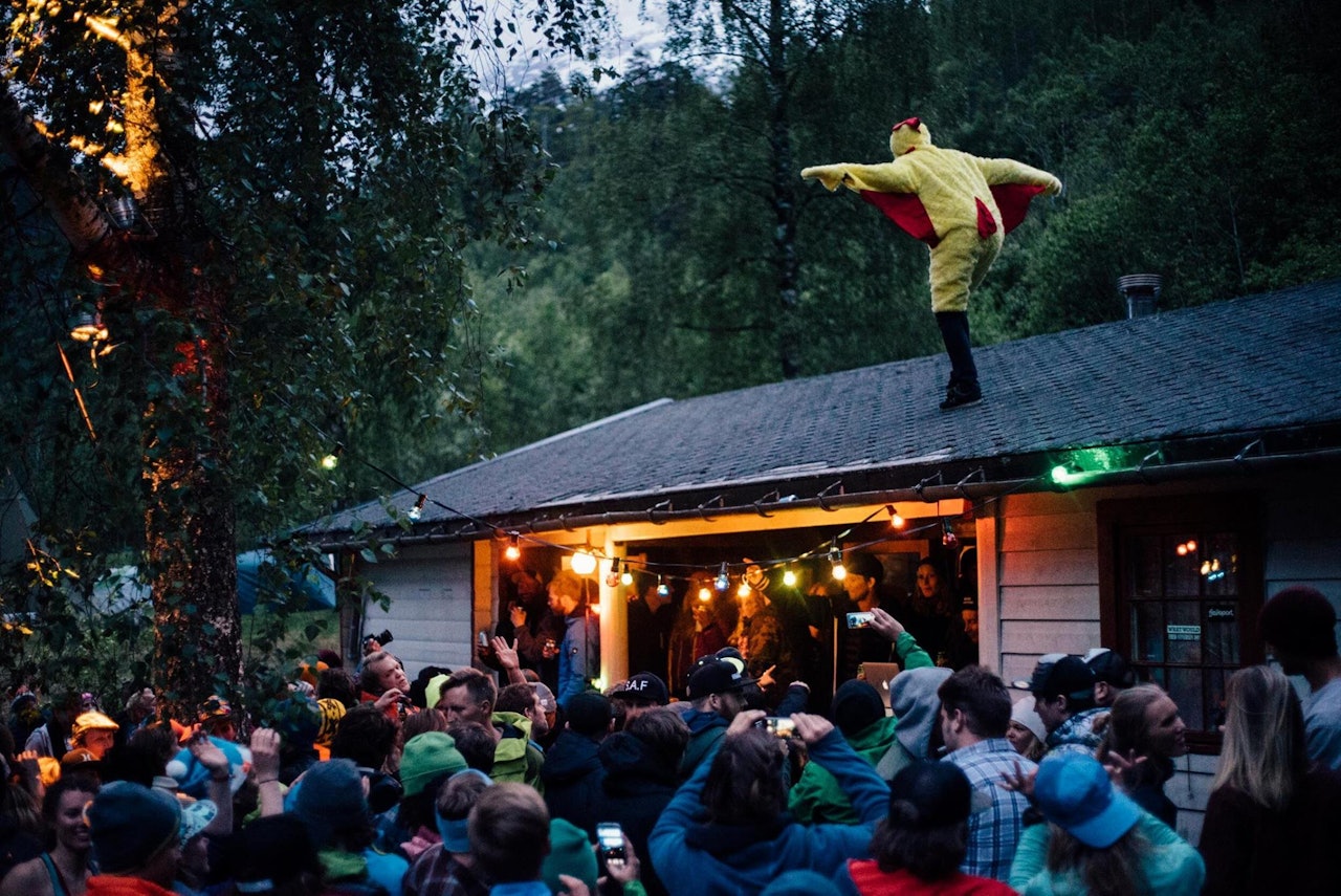 HVEM VET? Hvor haren hopper eller hvor det kommer snø i påska? Kanskje har vi en anelse. Bildet er fra Strynefestivalen. Og påmeldingda til årets festival åpner 21. april. Bilde: Bård Basberg HVEM VET? Hvor haren hopper eller hvor det kommer snø i påska? Kanskje har vi en anelse. Bildet er fra Strynefestivalen. Og påmeldingda til årets festival åpner 21. april. Bilde: Bård Basberg