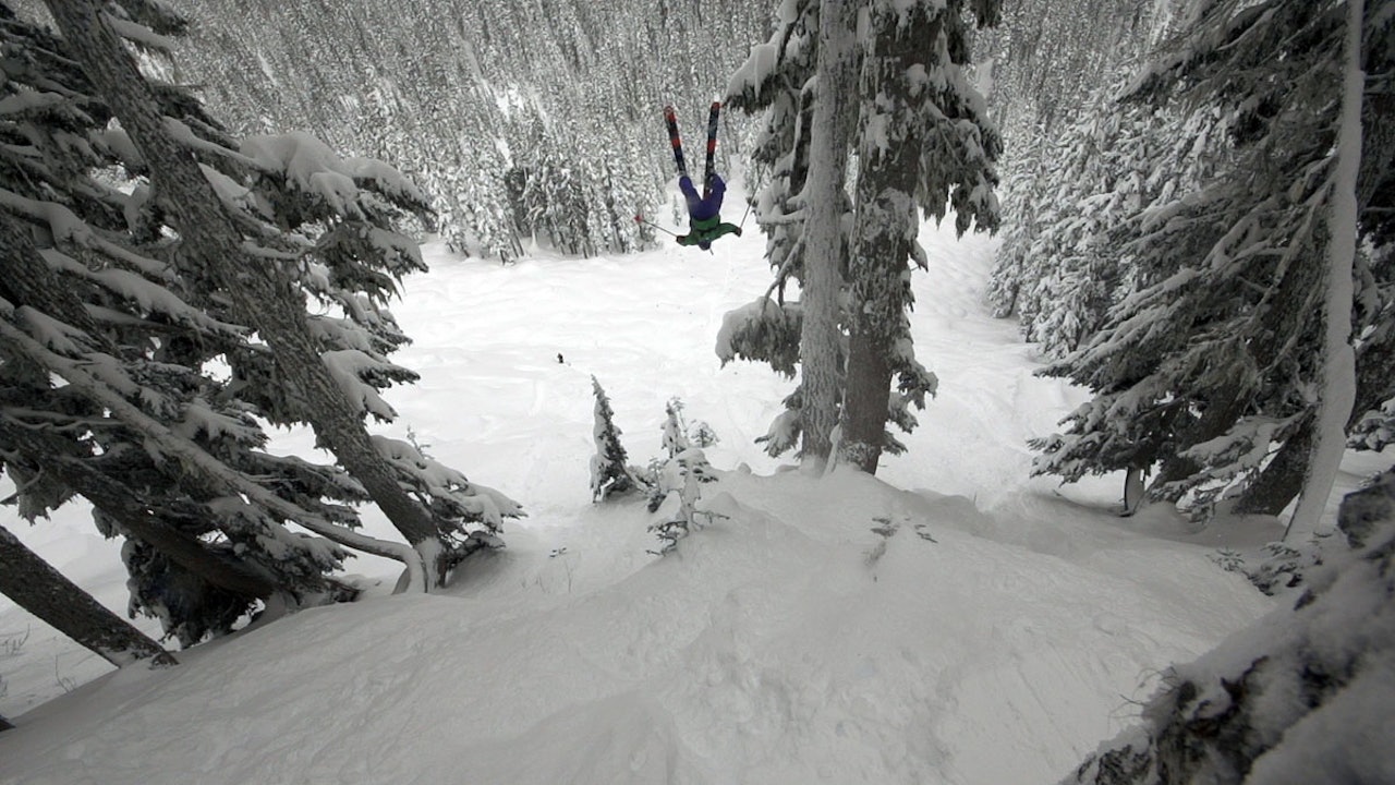 BACKFLIP: Det starter med høst og hard kunstsnø, men enden på visa er selvsagt pudder og backflips i ukas Salomon Freeski TV-episode. BACKFLIP: Det starter med høst og hard kunstsnø, men enden på visa er selvsagt pudder og backflips i ukas Salomon Freeski TV-episode.