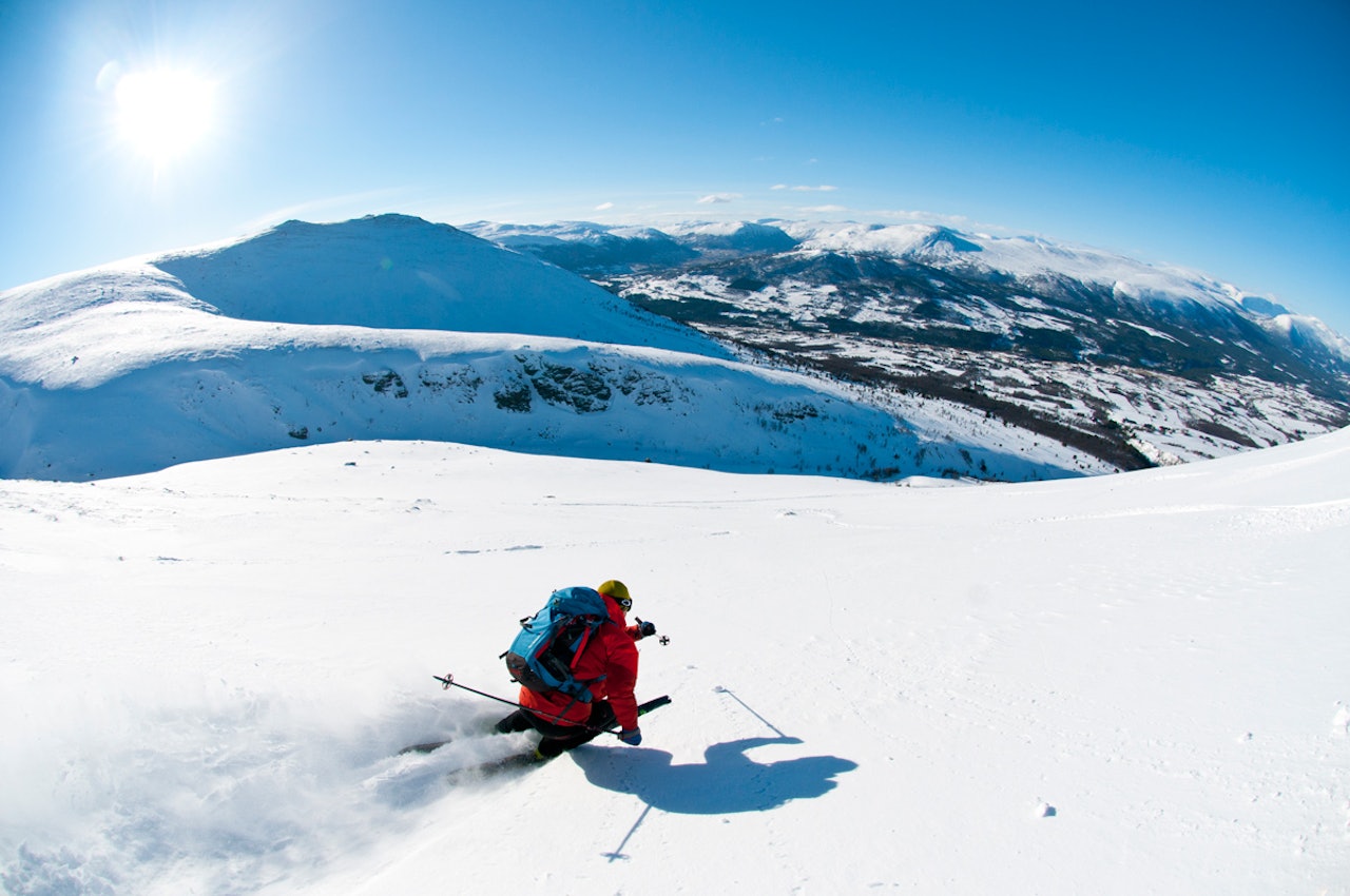 DRØMMEFØRE: Selv om vinteren har vært preget av lite snø, er det strålende forhold for randoneekonkurranse i Oppdal til helgen. Dette bildet ble tatt på Vålåstadhåmmårn –en av toppene som er med i Randoenern- onsdag denne uka. Foto: Trond Aalde DRØMMEFØRE: Selv om vinteren har vært preget av lite snø, er det strålende forhold for randoneekonkurranse i Oppdal til helgen. Dette bildet ble tatt på Vålåstadhåmmårn –en av toppene som er med i Randoenern- onsdag denne uka. Foto: Trond Aalde