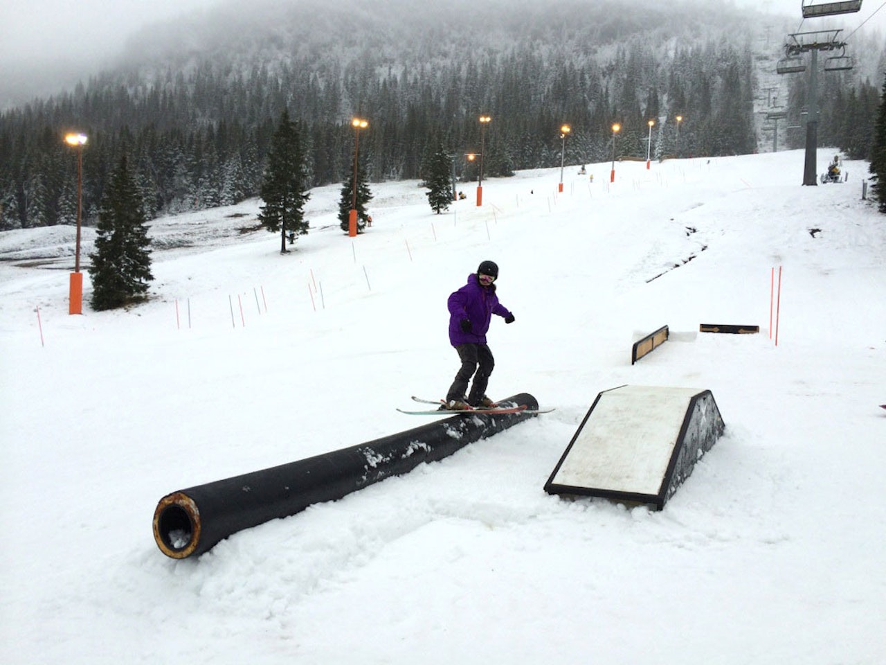 KVITFJELL: En liten railpark er oppe og går, og mer kommer. Dette er fra fredag. Foto: Christian Bråtebekken KVITFJELL: En liten railpark er oppe og går, og mer kommer. Dette er fra fredag. Foto: Christian Bråtebekken