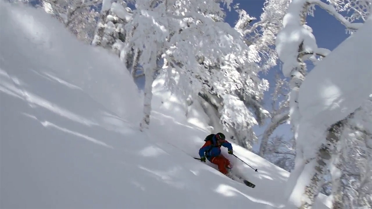 KAJ: Her kjører Kaj Zackrisson pudder i Japan. Ikke halvgalt. Foto: Skjermdump KAJ: Her kjører Kaj Zackrisson pudder i Japan. Ikke halvgalt. Foto: Skjermdump