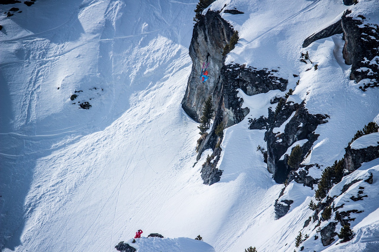 OPPSIKTSVEKKER: Dennis´ FWT-sesong blir først og fremst husket for monsterbackflippen i Nendaz, men la oss heller ikke glemme at han er klar for Freeride World Tour neste vinter. Foto: OPPSIKTSVEKKER: Dennis´ FWT-sesong blir først og fremst husket for monsterbackflippen i Nendaz, men la oss heller ikke glemme at han er klar for Freeride World Tour neste vinter. Foto: