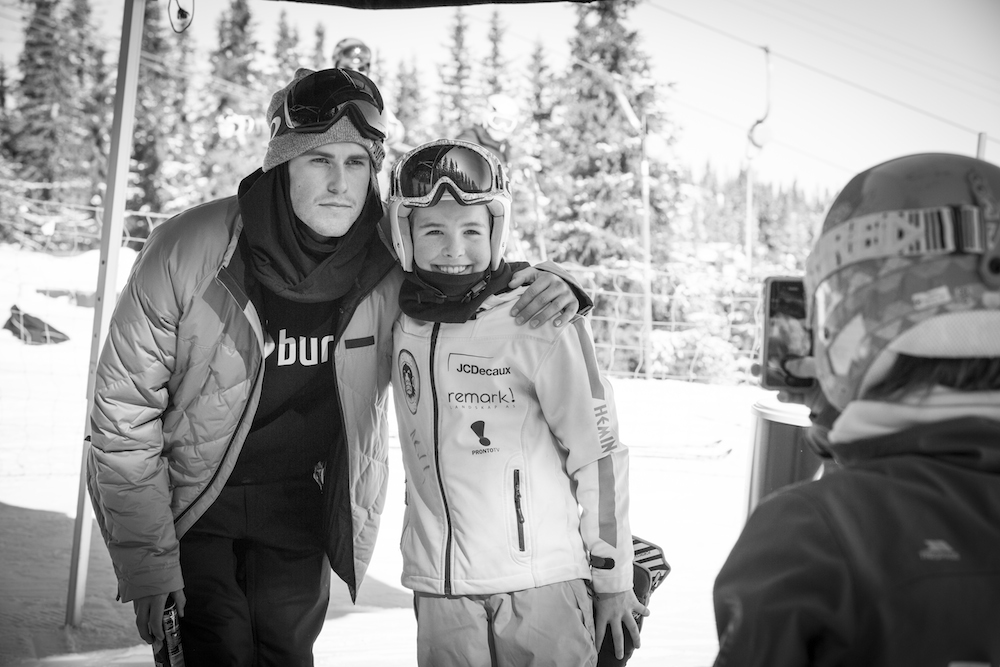 Ståle Sandbech har hevet seg som snowboardkjører etter at han tok sølv i OL i Sotsji. Gleden i å leke på brett sitter fortsatt inne hos snowboardstjernen. Foto: Daniel Tengs 
