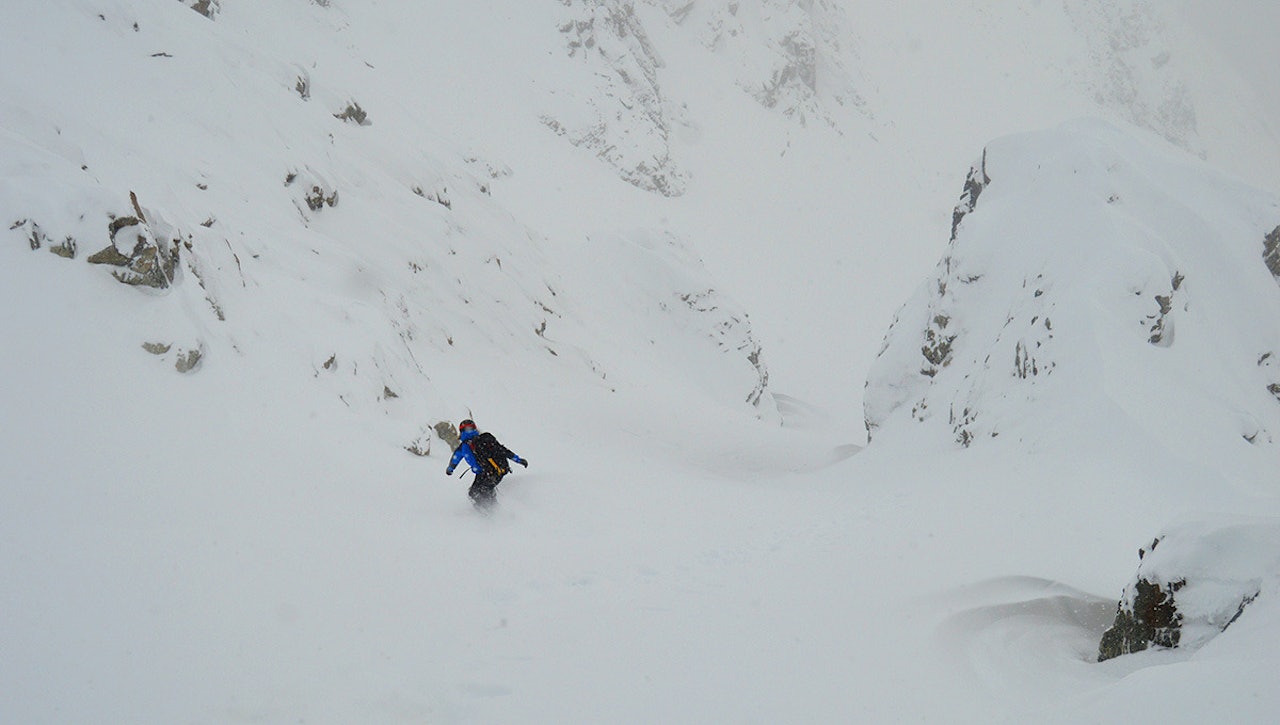 VINNERBILDET: Pudderkjøring i Lyngen falt i god jord hos leserne. Foto: Marius Lund VINNERBILDET: Pudderkjøring i Lyngen falt i god jord hos leserne. Foto: Marius Lund
