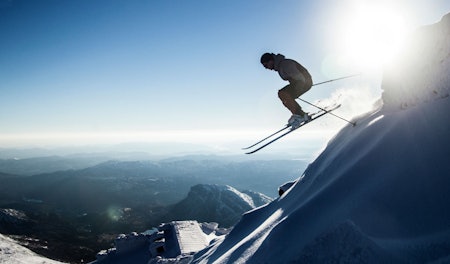 FOR SPESIELT INTERESSERTE: Vinteren er i gang på Gaustatoppen, men bare såvidt. Det meldes om 15 høydemeter skiføre på den 1883 meter høye toppen i Telemark. Foto: Kristian Louis Jensen