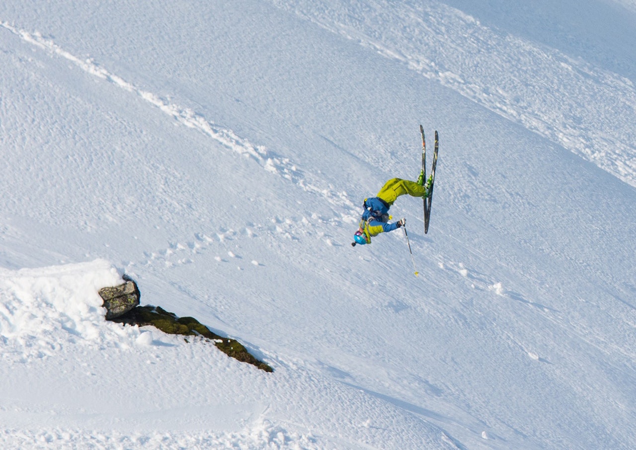 OPPTATT: Det blir ingen backflip fra Dennis Risvoll i Sauda denne helga –slik det ble i fjor- men backflips i Sauda blir det garantert, selv om Dennis kjører konkurranse i Østerrike. Foto: Rune Håheimsnes OPPTATT: Det blir ingen backflip fra Dennis Risvoll i Sauda denne helga –slik det ble i fjor- men backflips i Sauda blir det garantert, selv om Dennis kjører konkurranse i Østerrike. Foto: Rune Håheimsnes