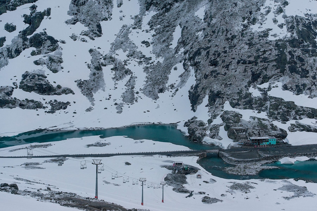 NYE EIERE: Stryn sommerskisenter har fått ny eier, som lover drift neste sommer. Foto: Emil Eriksson NYE EIERE: Stryn sommerskisenter har fått ny eier, som lover drift neste sommer. Foto: Emil Eriksson