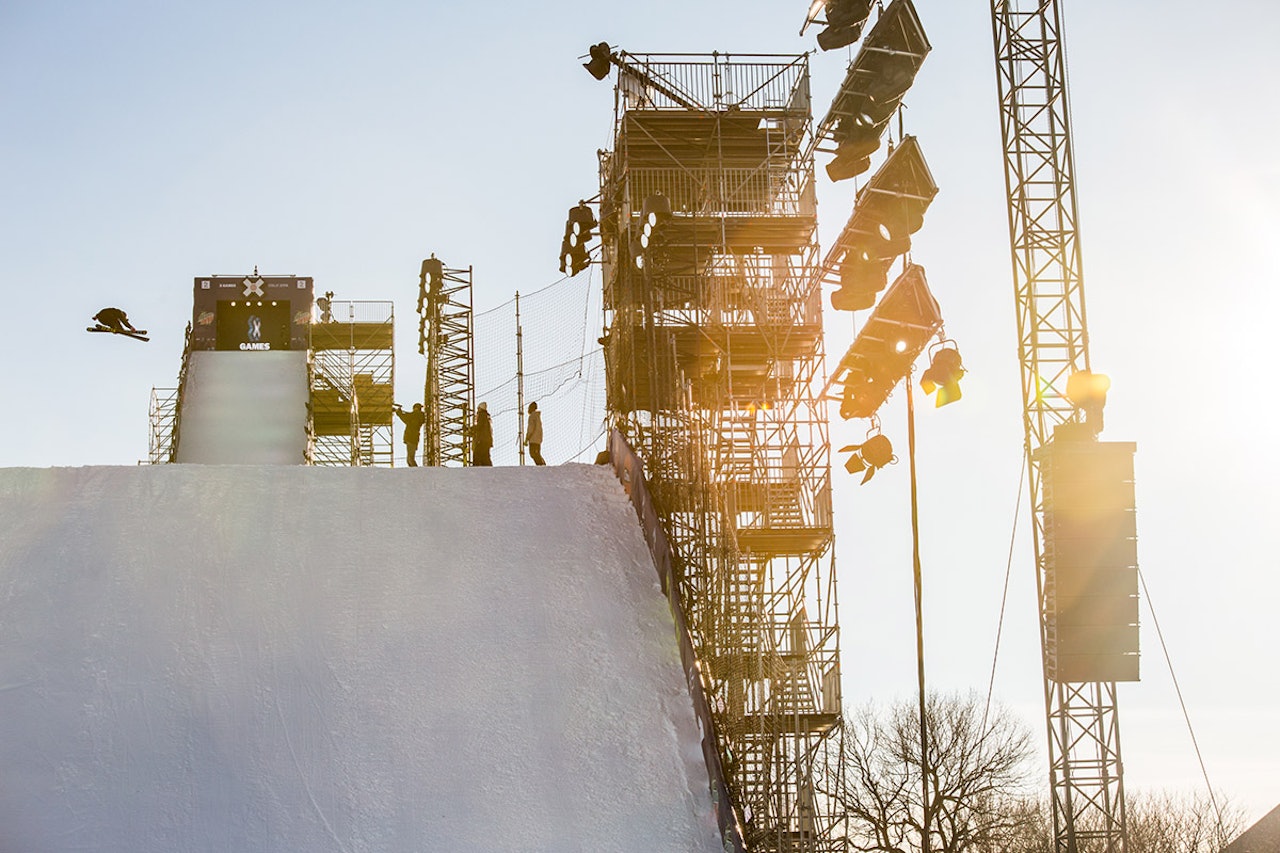 POSITIVE: Skiforbundet har vært positive til X Games hele veien, mener sportssjef Christopher Frankum. Her fra gårsdagens trening. Foto: Andreas Løve Storm Fusko