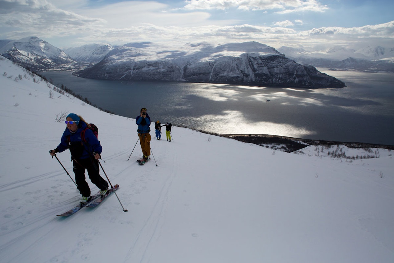 VAKRE LYNGSALPENE: Årets High Camp i Lyngen går av stabelen fra 16. til 19. april, og 10. desember åpner påmeldinga. Da går klokka fort hvis du skal sikre deg billett! Foto: Jens Inge Furu VAKRE LYNGSALPENE: Årets High Camp i Lyngen går av stabelen fra 16. til 19. april, og 10. desember åpner påmeldinga. Da går klokka fort hvis du skal sikre deg billett! Foto: Jens Inge Furu