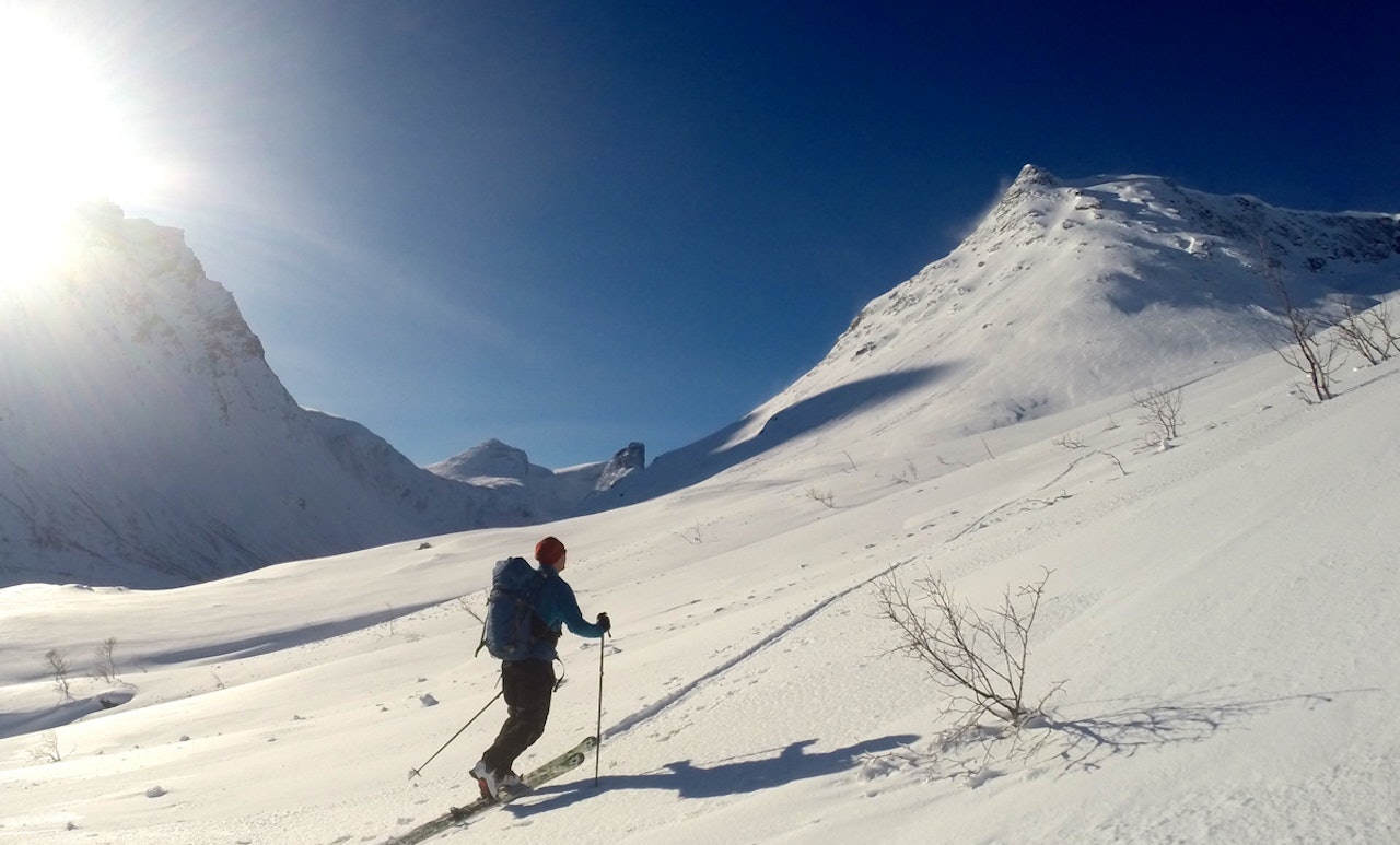 BLÅNEBBA: Fine forhold og endelig påfyll med snø i Romsdalen. dette er fra Blånebba denne uka. Foto: Bendik Løvseth Larsen