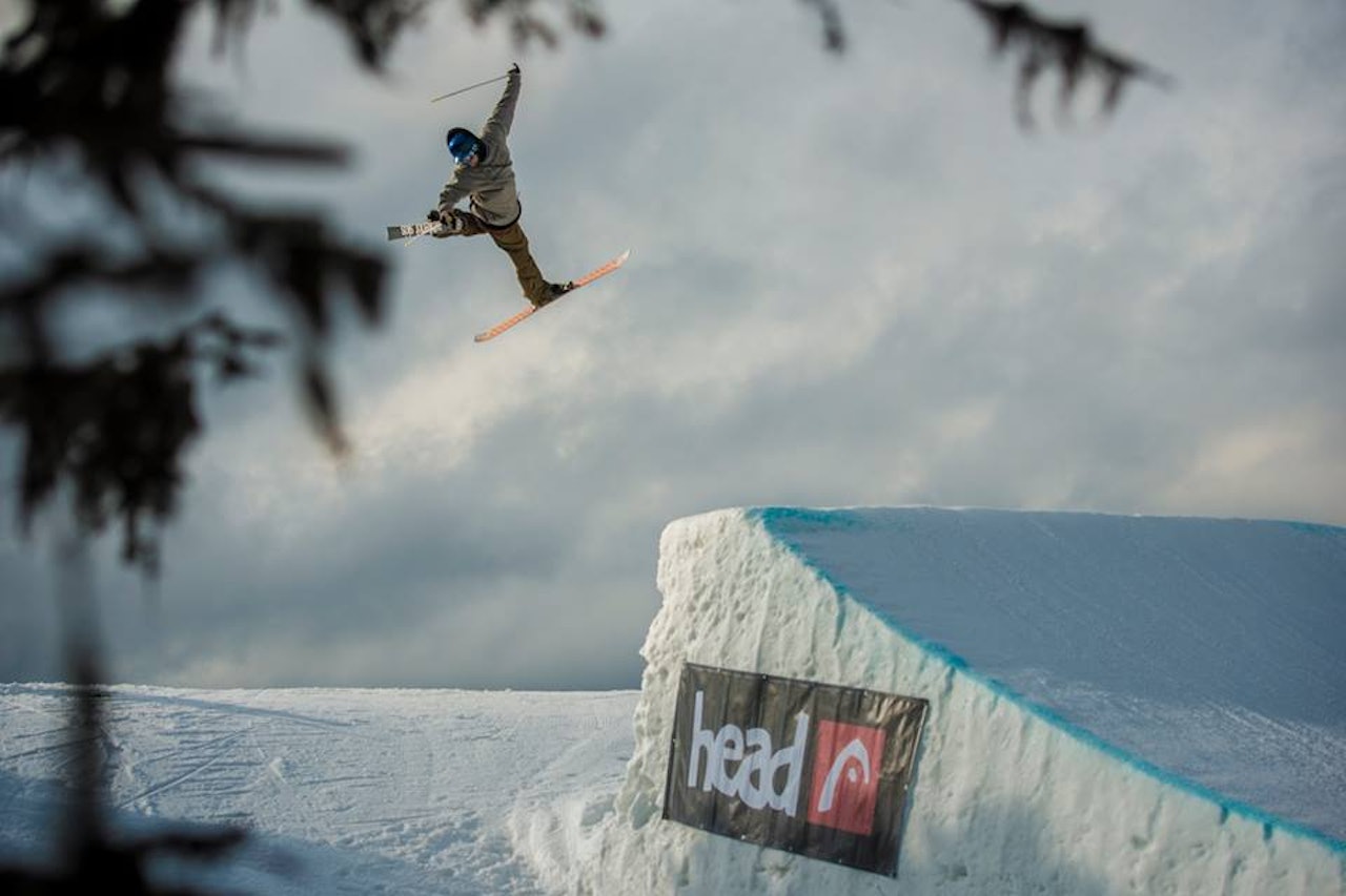 BIGBRO STEEZE: Hvem er best av brødrene Rufus og Tomas Tangen? Her gjør storebror Tomas en tangengrab på Hafjell. Foto: Hallstein D. Mala BIGBRO STEEZE: Hvem er best av brødrene Rufus og Tomas Tangen? Her gjør storebror Tomas en tangengrab på Hafjell. Foto: Hallstein D. Mala