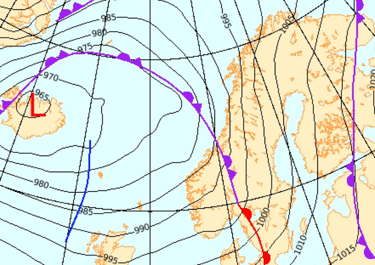 LURER I ATLANTEREN: Et lavtrykk på tur inn preger mye av været i Norge denne helga. Bilde: Screengrab fra yr LURER I ATLANTEREN: Et lavtrykk på tur inn preger mye av været i Norge denne helga. Bilde: Screengrab fra yr