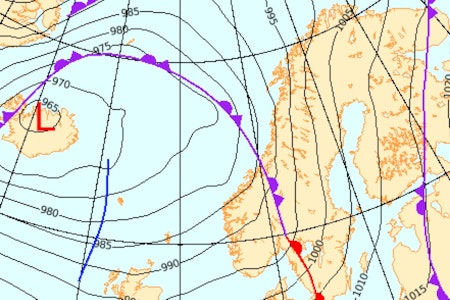 LURER I ATLANTEREN: Et lavtrykk på tur inn preger mye av været i Norge denne helga. Bilde: Screengrab fra yr LURER I ATLANTEREN: Et lavtrykk på tur inn preger mye av været i Norge denne helga. Bilde: Screengrab fra yr