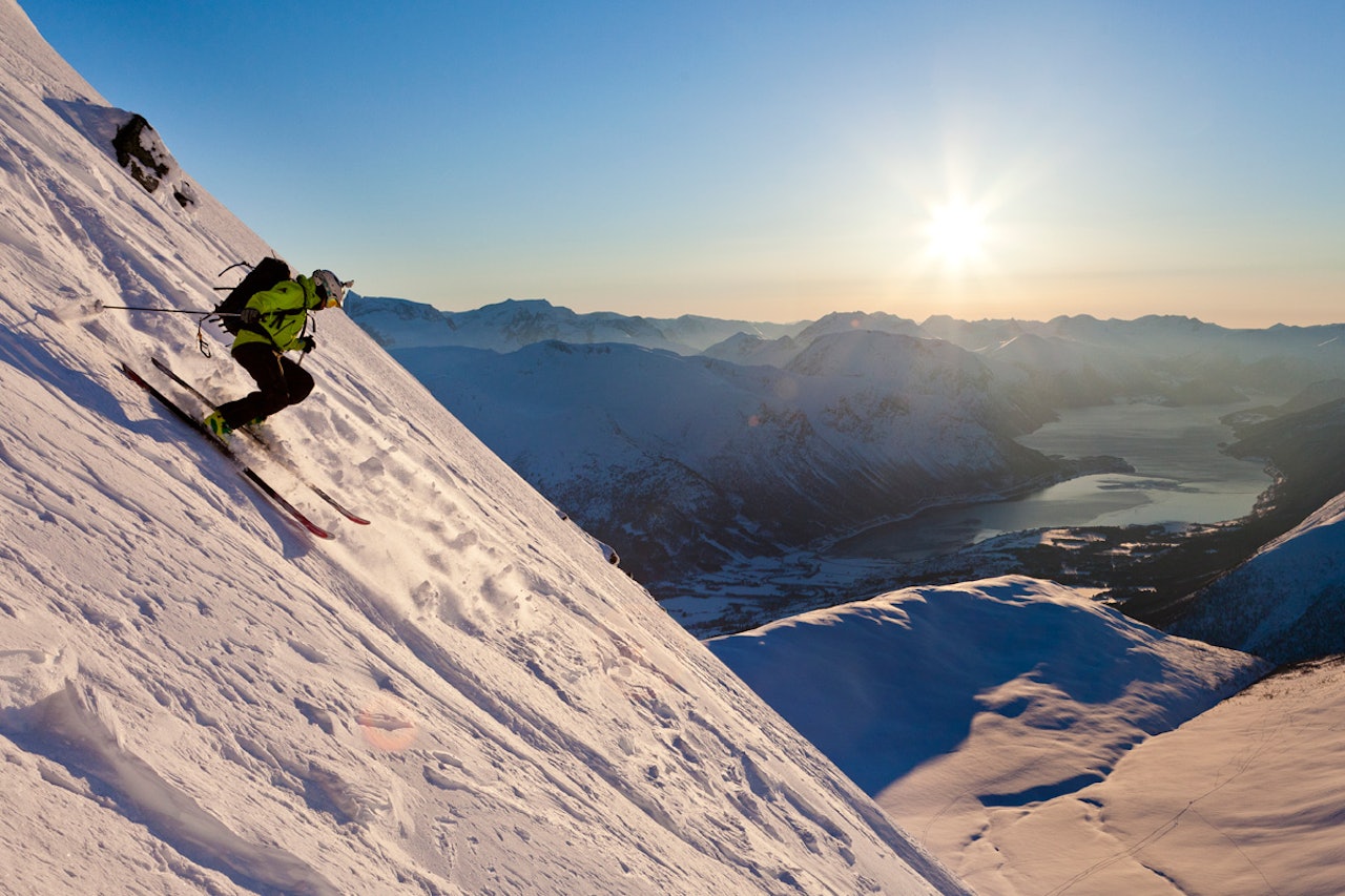 LANGTUR & OPPTUR: Trond Stokke finner godsnø på hjemmebane i Romsdalen. Foto: Einar Engdal LANGTUR & OPPTUR: Trond Stokke finner godsnø på hjemmebane i Romsdalen. Foto: Einar Engdal