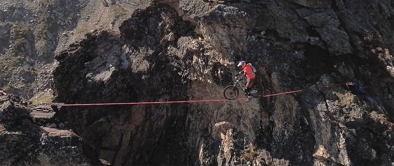 BALANSE: Kenny Belaey viser balansekunster få kan måle seg med. Foto: Red Bull BALANSE: Kenny Belaey viser balansekunster få kan måle seg med. Foto: Red Bull