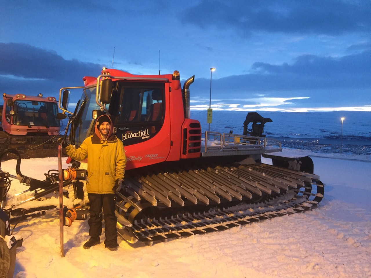 PÅ ISLAND: Emil Fossheim bygger parken til helgens Iceland Winter Games. 