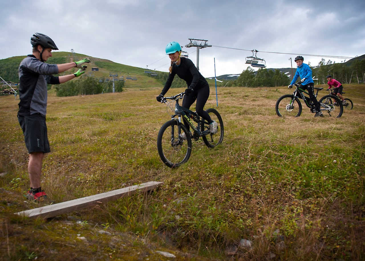 SYKKELCOACH: Joar Wæhle lærer bort sine hemmelige sykkelknep. Foto: Frøydis Ormåsen SYKKELCOACH: Joar Wæhle lærer bort sine hemmelige sykkelknep. Foto: Frøydis Ormåsen