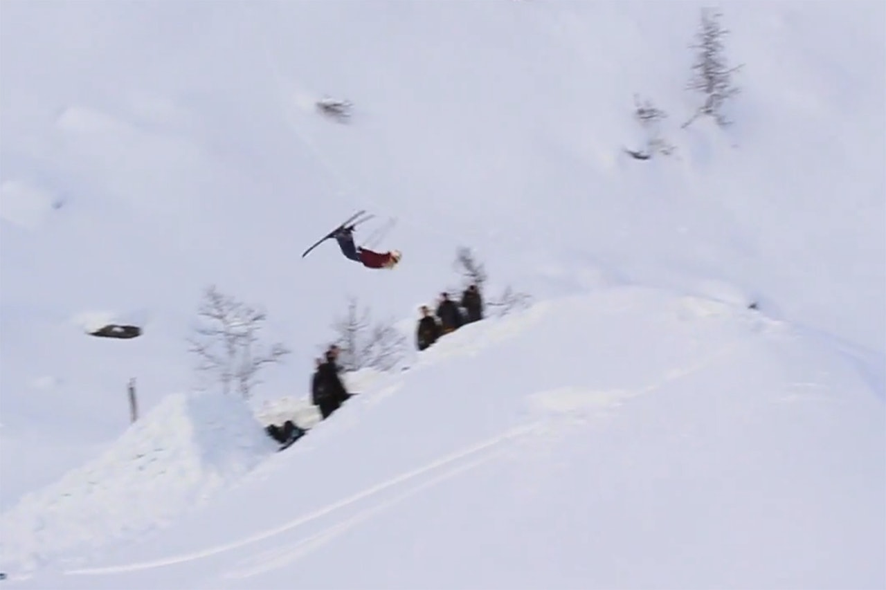 DOBBEL: Her tar Synnøve Medhus dobbelt backflip. Foto: Skjermdump DOBBEL: Her tar Synnøve Medhus dobbelt backflip. Foto: Skjermdump