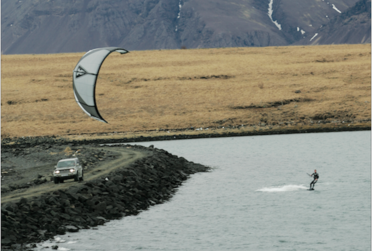 INGEN MOTORVEI: Strendene er idylliske, men krever ofte at du tar deg fram i bil med firehjulstrekk. Foto: Andreas Melgård INGEN MOTORVEI: Strendene er idylliske, men krever ofte at du tar deg fram i bil med firehjulstrekk. Foto: Andreas Melgård