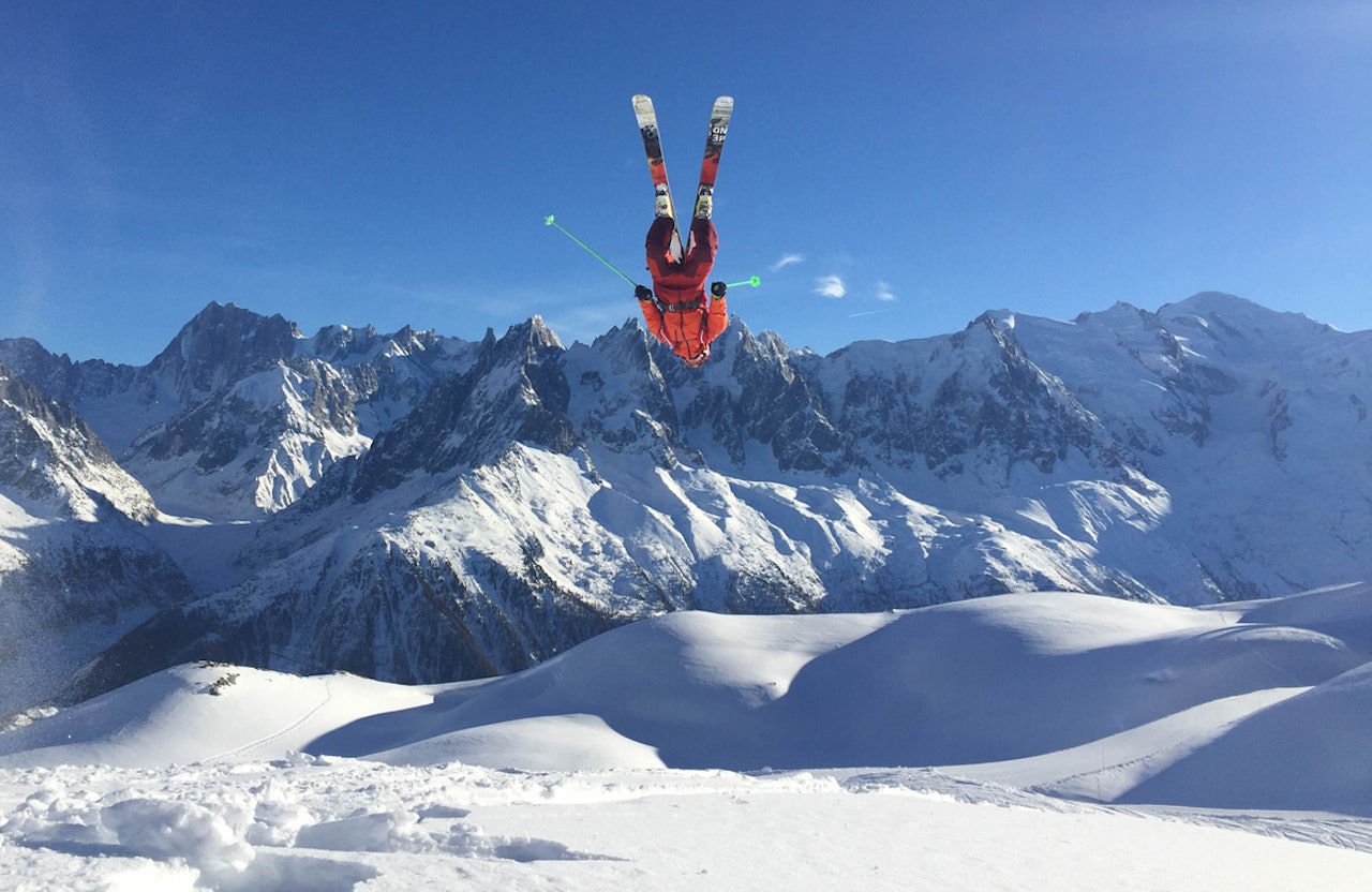 HUCK- OG PUDDERFEST: Det er ikke noe stress å gå stort når det er masse snø i Chamonix. Martin Leite Gilleshammer er selvsagt ekspert på backflips. Foto: Mari Innerdal HUCK- OG PUDDERFEST: Det er ikke noe stress å gå stort når det er masse snø i Chamonix. Martin Leite Gilleshammer er selvsagt ekspert på backflips. Foto: Mari Innerdal