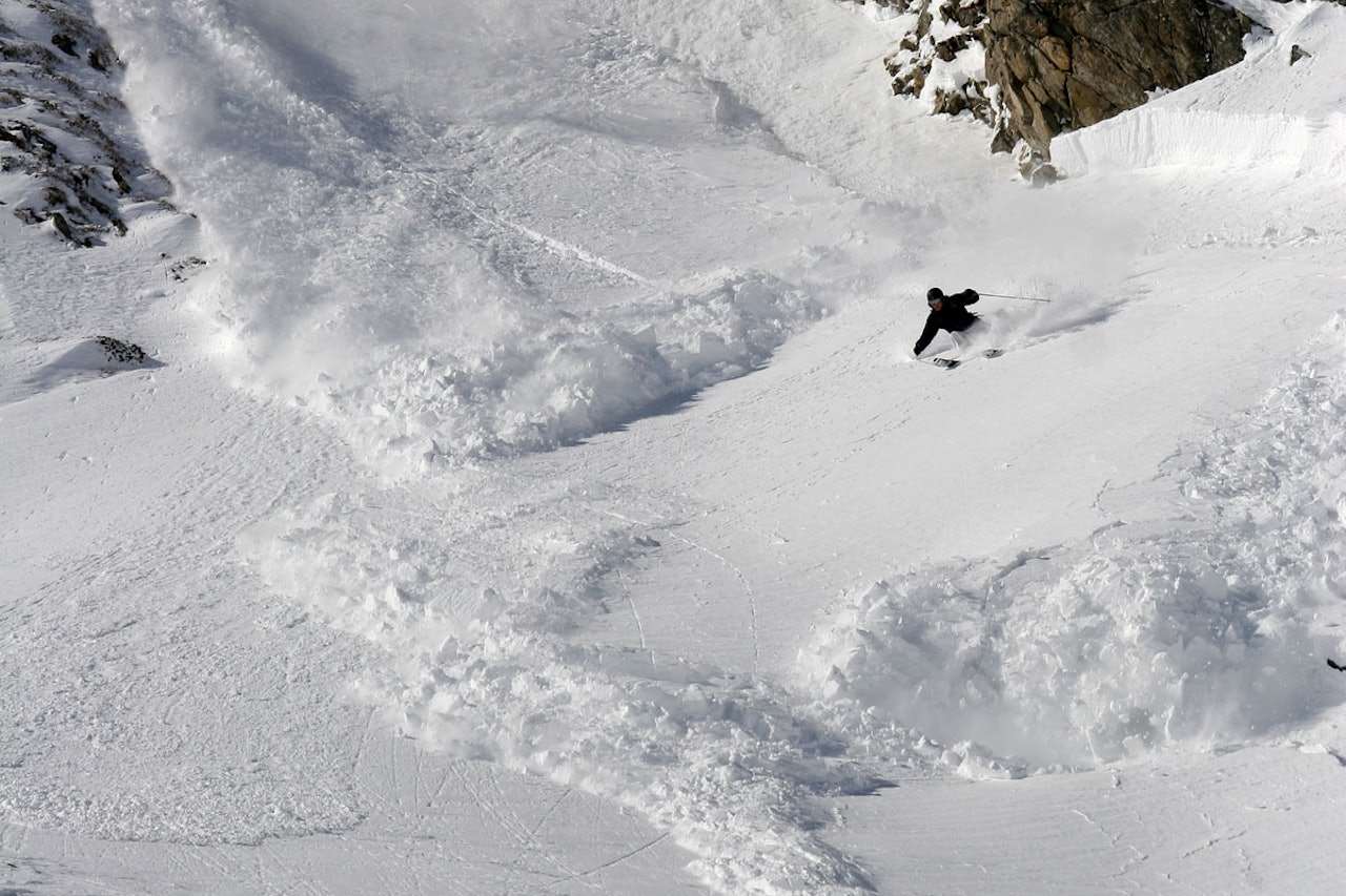 FORSKER PÅ SKREDHOLDNINGER: Ragni Odeen og Victoria Rönnbäck skal finne ut hvordan norske frikjøreres holdninger er til skredfarlig terreng. Foto: Tore Meirik FORSKER PÅ SKREDHOLDNINGER: Ragni Odeen og Victoria Rönnbäck skal finne ut hvordan norske frikjøreres holdninger er til skredfarlig terreng. Foto: Tore Meirik