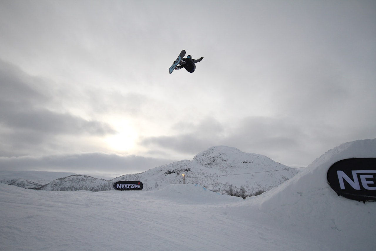 Solid størrelse på hoppene. Her uidentifisert deltager i juniorklassen. Solid størrelse på hoppene. Her uidentifisert deltager i juniorklassen.