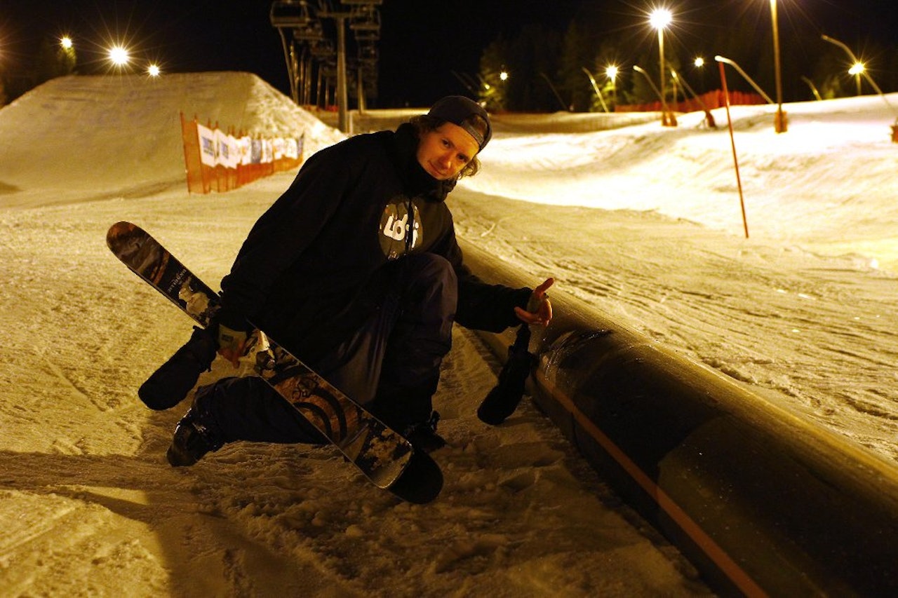 SATTE VERDENSREKORD: Simen Gjelsvik Aarseth fra Bergen satte ny verdensrekord i å raile langt i kveld. Foto: Niklas Øymo/ Lågendalsposten SATTE VERDENSREKORD: Simen Gjelsvik Aarseth fra Bergen satte ny verdensrekord i å raile langt i kveld. Foto: Niklas Øymo/ Lågendalsposten