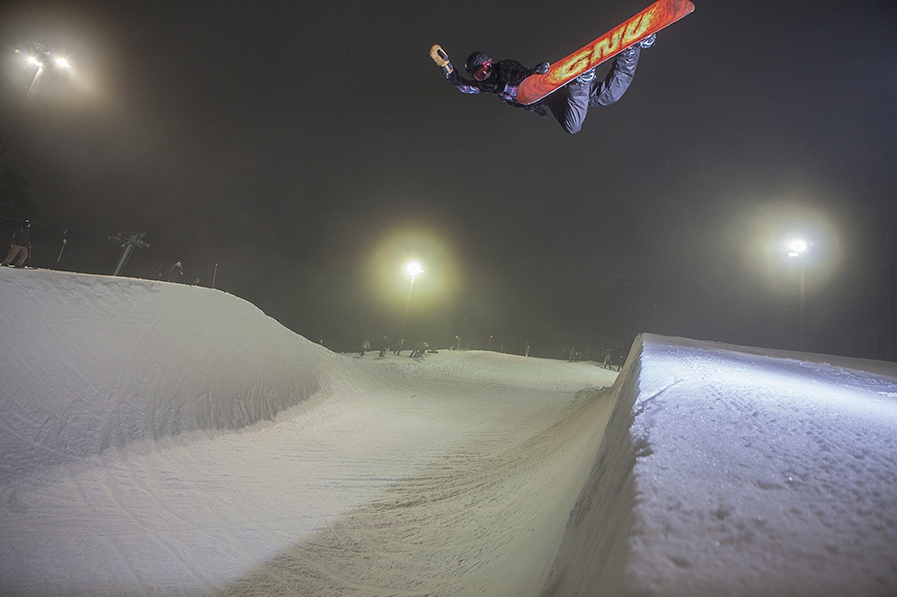 Fridtjof Sæther Tischendorf med en backside air i den rykende ferske pipen. Foto: Preben Stene Larsen Fridtjof Sæther Tischendorf med en backside air i den rykende ferske pipen. Foto: Preben Stene Larsen