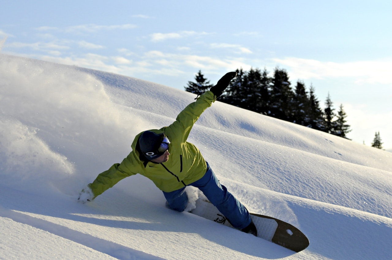 CARVE: Lek deg i pudderet med puddersurfing. Foto: Harald Rishovd CARVE: Lek deg i pudderet med puddersurfing. Foto: Harald Rishovd