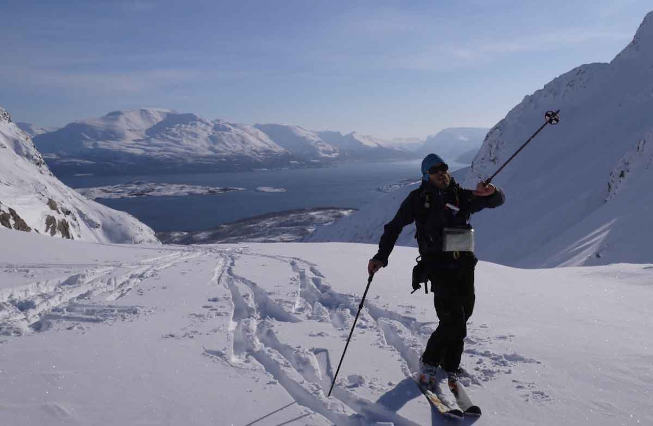 UNGDOMSKURS: Tindevegleder Mikal Nerberg arrangerer gratis skredkurs og fjellferdsel for ungdommer i Lyngen i vinterferien. Foto: Amandine Deschamps