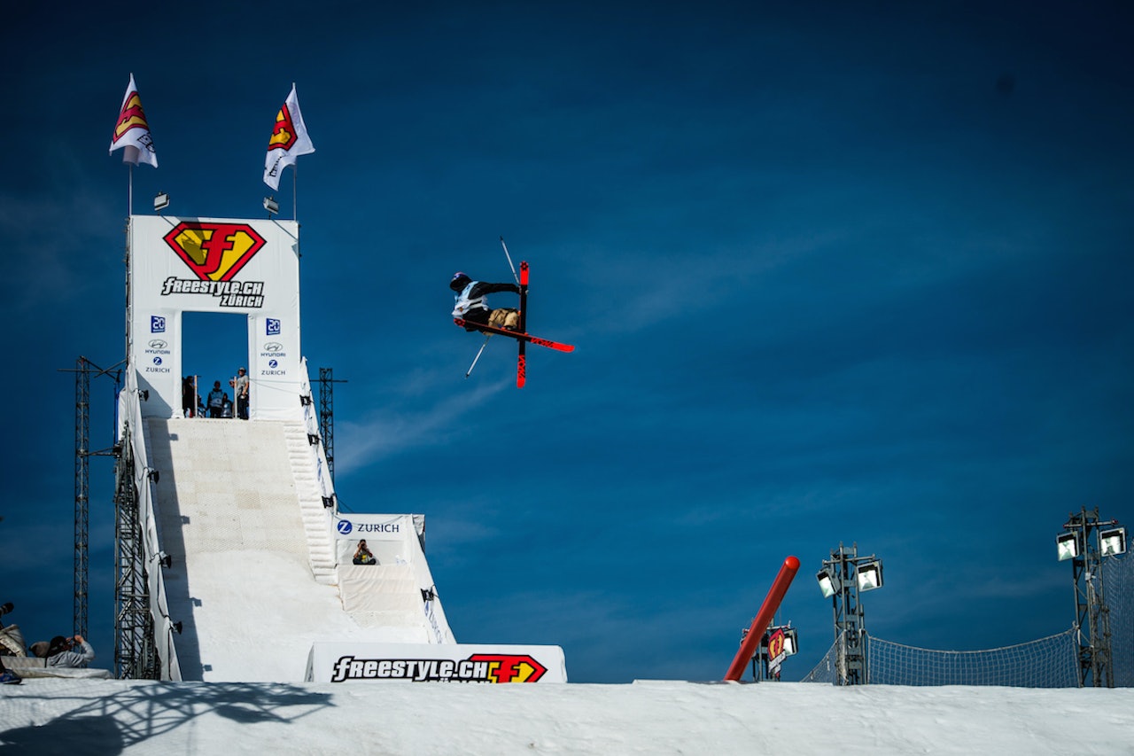 FORNØYD: Øystein Bråten (bildet) endte på 9. plass i Freestyle.ch, og nådde dermed ikke finalen. Men han depper ikke av den grunn, for kjøringa var bra. Foto: Kyle Meyr FORNØYD: Øystein Bråten (bildet) endte på 9. plass i Freestyle.ch, og nådde dermed ikke finalen. Men han depper ikke av den grunn, for kjøringa var bra. Foto: Kyle Meyr
