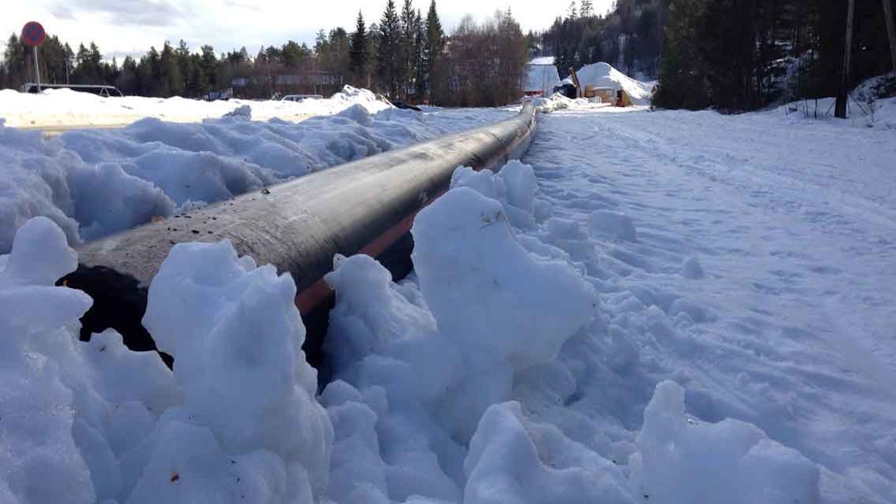 KLAR FOR VERDENSREKORD: 96 meter plastrør ligger og venter på å havne i Guinness rekordbok. Men hvem setter rekorden? Kanskje du? Foto: Olav Bjella Stavn KLAR FOR VERDENSREKORD: 96 meter plastrør ligger og venter på å havne i Guinness rekordbok. Men hvem setter rekorden? Kanskje du? Foto: Olav Bjella Stavn