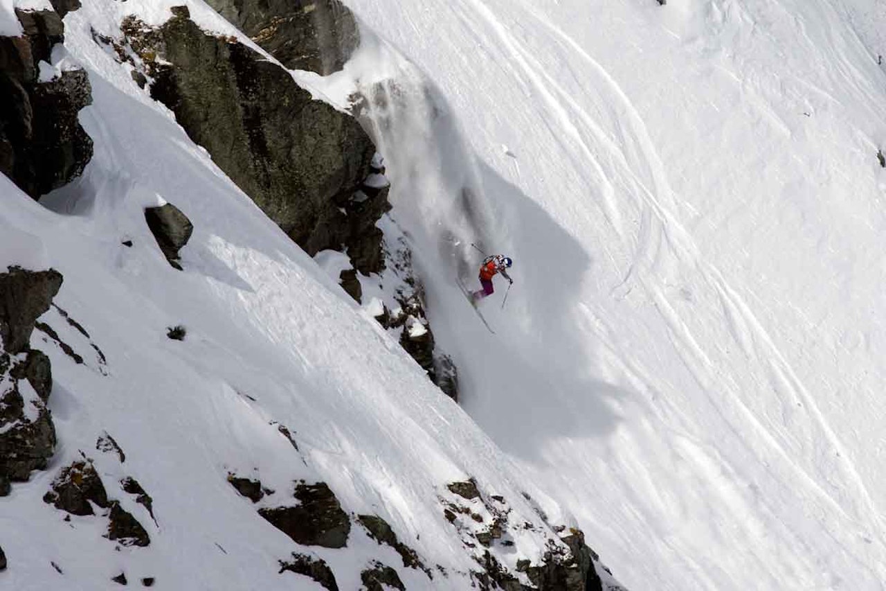 VERDENSMESTER X 2: Ane Enderud har blitt verdensmester i frikjøring to ganger og hun har deltatt i en drøss skifilmer. Men i dag bruker hun også tid på grønnsakhagen sin. På dette bildet er hun få sekunder fra å sikre seg seieren i den prestisjetunge FWT-konkurransen Verbier Extreme. Foto: FWT VERDENSMESTER X 2: Ane Enderud har blitt verdensmester i frikjøring to ganger og hun har deltatt i en drøss skifilmer. Men i dag bruker hun også tid på grønnsakhagen sin. På dette bildet er hun få sekunder fra å sikre seg seieren i den prestisjetunge FWT-konkurransen Verbier Extreme. Foto: FWT