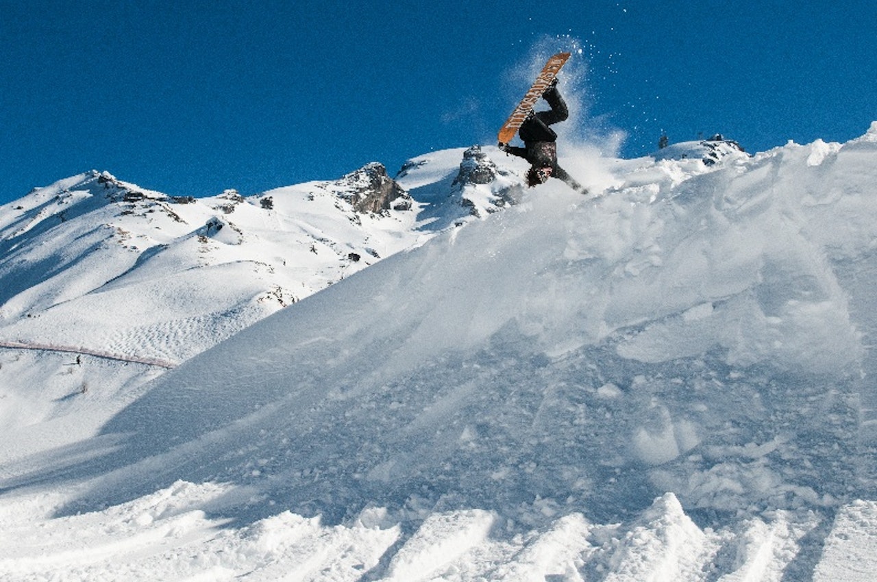 Området Laub, som du ser til venstre bak denne handplanten, er et av de deiligste stedene i Engelberg – bare det ikke er fullstendig oppkjørt som her. Handplant: Jan Ivar Wolstad. Området Laub, som du ser til venstre bak denne handplanten, er et av de deiligste stedene i Engelberg – bare det ikke er fullstendig oppkjørt som her. Handplant: Jan Ivar Wolstad.
