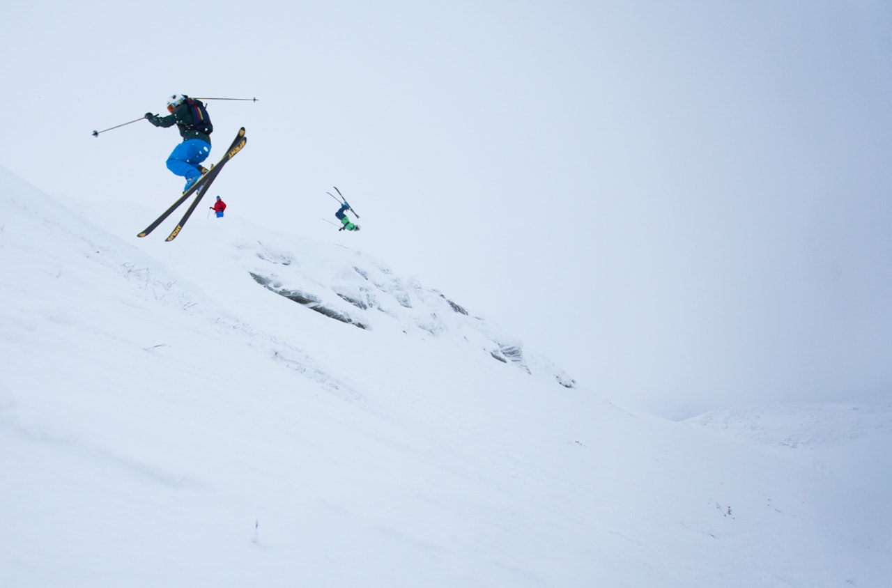 DRAPÅKARER: Hans Petter Bakke (blå bukse t.v.) arrangerer Vågå Freeride sammen med Daniel Gangsø. Nå tar de konseptet et steg videre. Foto: Tore Meirik