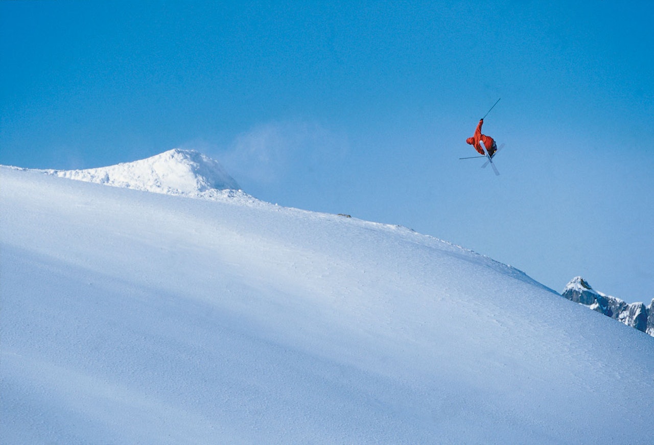 CORK 7: …med reverse tailgrab var mer enn nok til å sikre stjernestatus i 2003. Her gjør Robin nettopp dette trikset på filmshoot i St. Anton. Foto: Chris O´Connell CORK 7: …med reverse tailgrab var mer enn nok til å sikre stjernestatus i 2003. Her gjør Robin nettopp dette trikset på filmshoot i St. Anton. Foto: Chris O´Connell