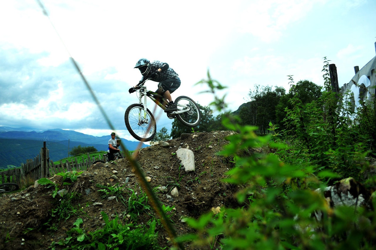 FREERIDEFESTIVAL: Det er ikke bare om vinteren det bedrives frikjøring i Vågå. Sykkelfestivalen Ponderosa DH Weekend starter torsdag. Foto: Torgrim Vole FREERIDEFESTIVAL: Det er ikke bare om vinteren det bedrives frikjøring i Vågå. Sykkelfestivalen Ponderosa DH Weekend starter torsdag. Foto: Torgrim Vole