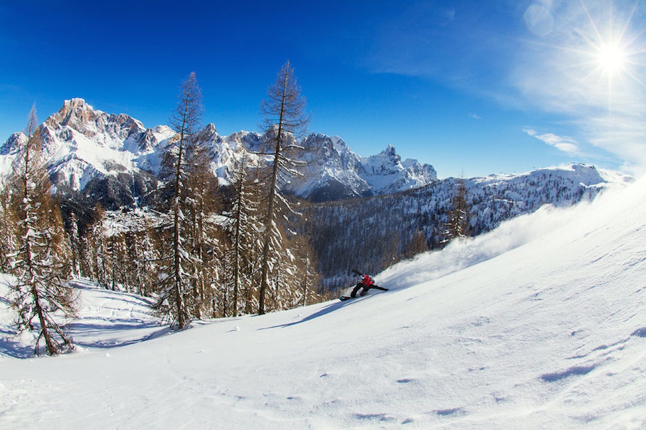 PUDDERJAKT: På flukt fra snøløse Tromsø finner Mikael Bones Olsen pudder i San Martino Di Castrozza. Foto: Daniel Mikkelsen PUDDERJAKT: På flukt fra snøløse Tromsø finner Mikael Bones Olsen pudder i San Martino Di Castrozza. Foto: Daniel Mikkelsen