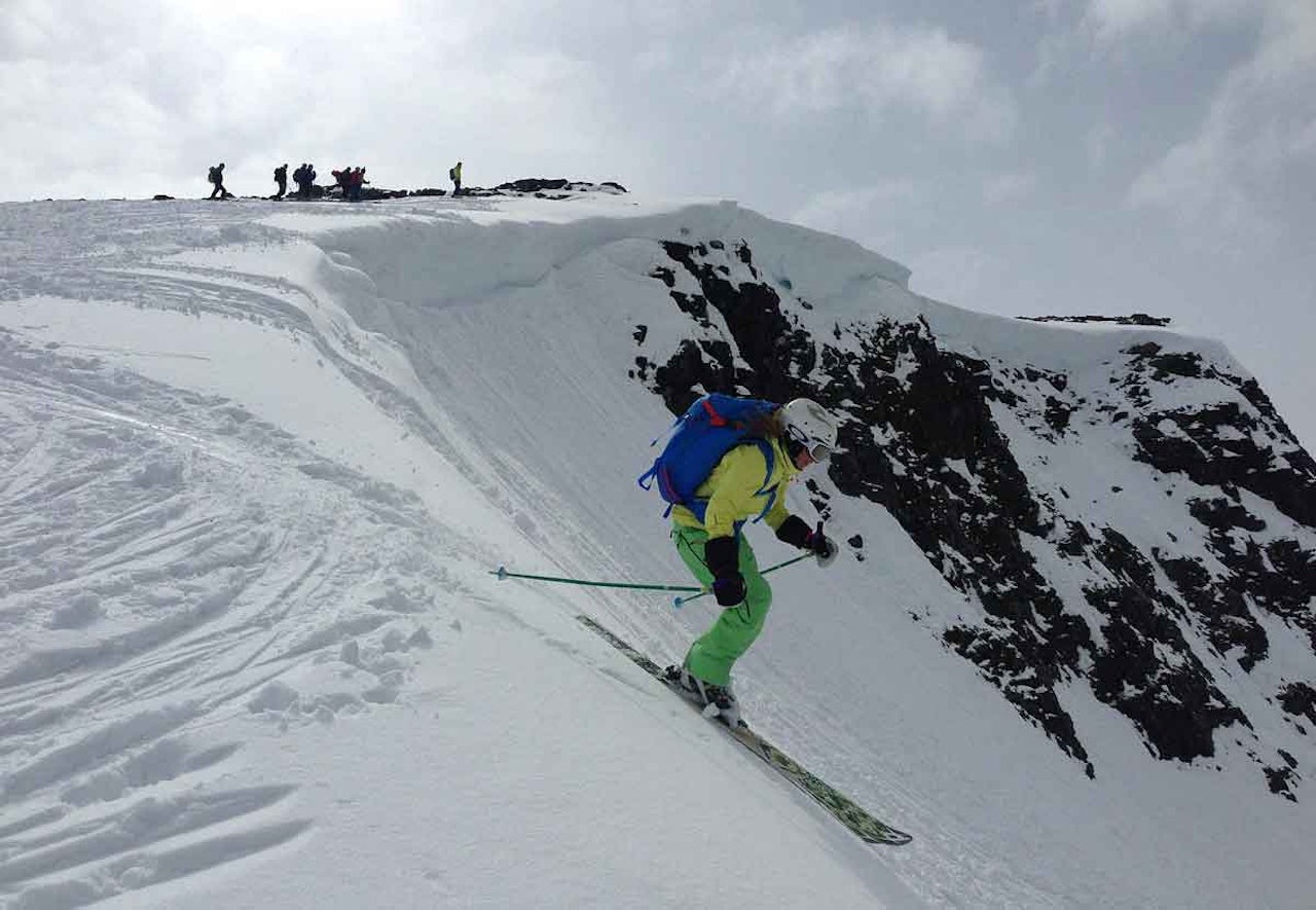 JENTEKURS: Tindeveglederne Jørgen Aamot og Tor Olav Naalsund + frikjøringsstjerna Linn Cecilie Mæhlum er instruktører på jente-frikjøringskursene under High Camp på Turtagrø i mai. Foto: Hilde Johansen JENTEKURS: Tindeveglederne Jørgen Aamot og Tor Olav Naalsund + frikjøringsstjerna Linn Cecilie Mæhlum er instruktører på jente-frikjøringskursene under High Camp på Turtagrø i mai. Foto: Hilde Johansen
