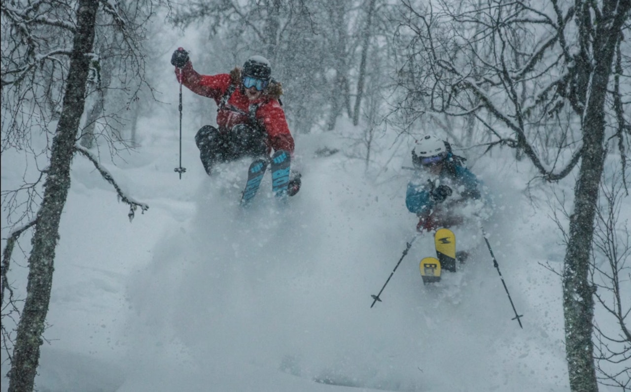 TEAM LINDKJØLEN: Bård Basberg leverte sterkt i årets konkurransene. Foran kamera: Brødrene Lindkjølen. TEAM LINDKJØLEN: Bård Basberg leverte sterkt i årets konkurransene. Foran kamera: Brødrene Lindkjølen.