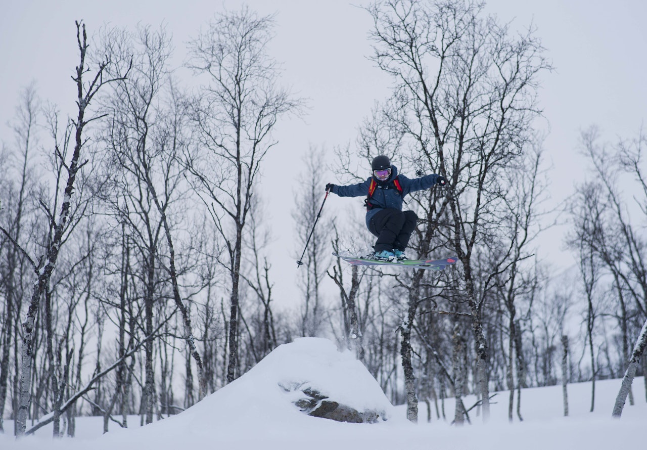 UTVIDER FELTET: Nina Rusten er mest kjent som twintipkjører, men her er hun på topptur i Tamok. Foto: Espen Mikkelborg UTVIDER FELTET: Nina Rusten er mest kjent som twintipkjører, men her er hun på topptur i Tamok. Foto: Espen Mikkelborg