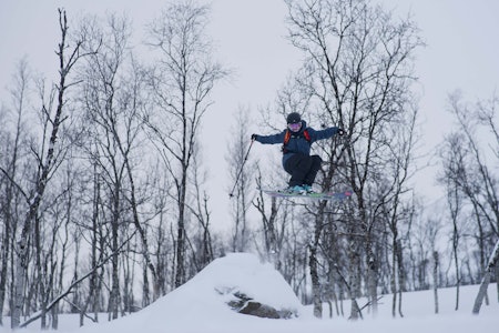 UTVIDER FELTET: Nina Rusten er mest kjent som twintipkjører, men her er hun på topptur i Tamok. Foto: Espen Mikkelborg UTVIDER FELTET: Nina Rusten er mest kjent som twintipkjører, men her er hun på topptur i Tamok. Foto: Espen Mikkelborg