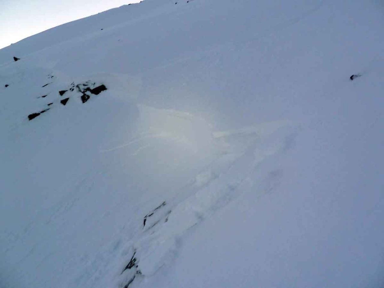 ETTER OLE: Dette skredet gikk på Goalsevarre 7. februar. skredet hadde en meter bruddkant. Foto: Eivind Berglund ETTER OLE: Dette skredet gikk på Goalsevarre 7. februar. skredet hadde en meter bruddkant. Foto: Eivind Berglund