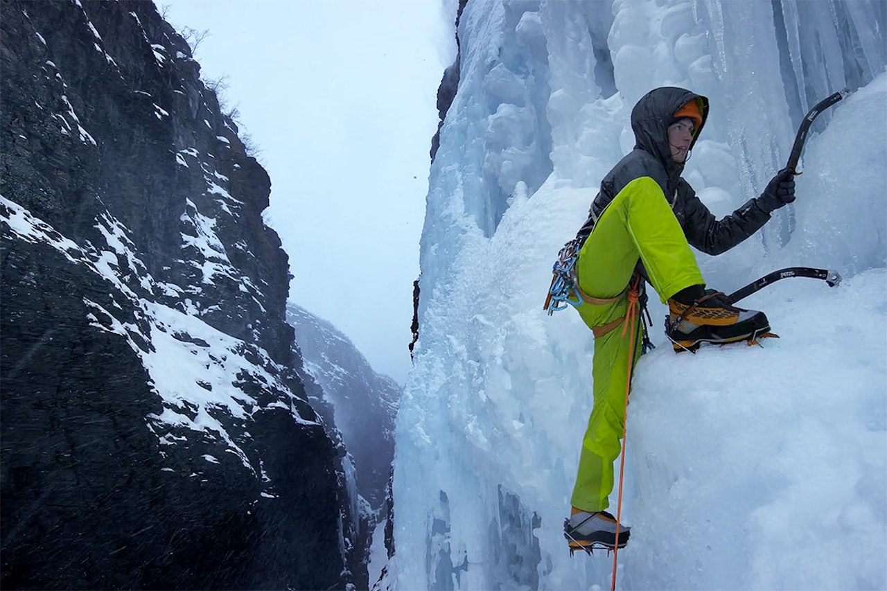 VAKKERT: Det er ikke rart han liker fjellene her. Foto: Skjermdump VAKKERT: Det er ikke rart han liker fjellene her. Foto: Skjermdump