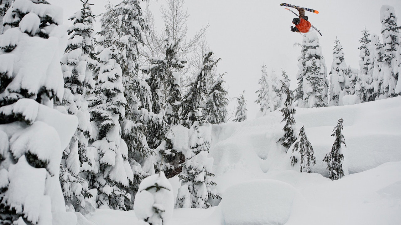 VI HAR KÅRET DEN BESTE FILMEN: Les den grundigste anmeldelsen av X Games Real Ski Backcountry 2014 noensinne. Sammy Carlson (bildet) ligger godt an til å vinne – igjen. Foto: ESPN