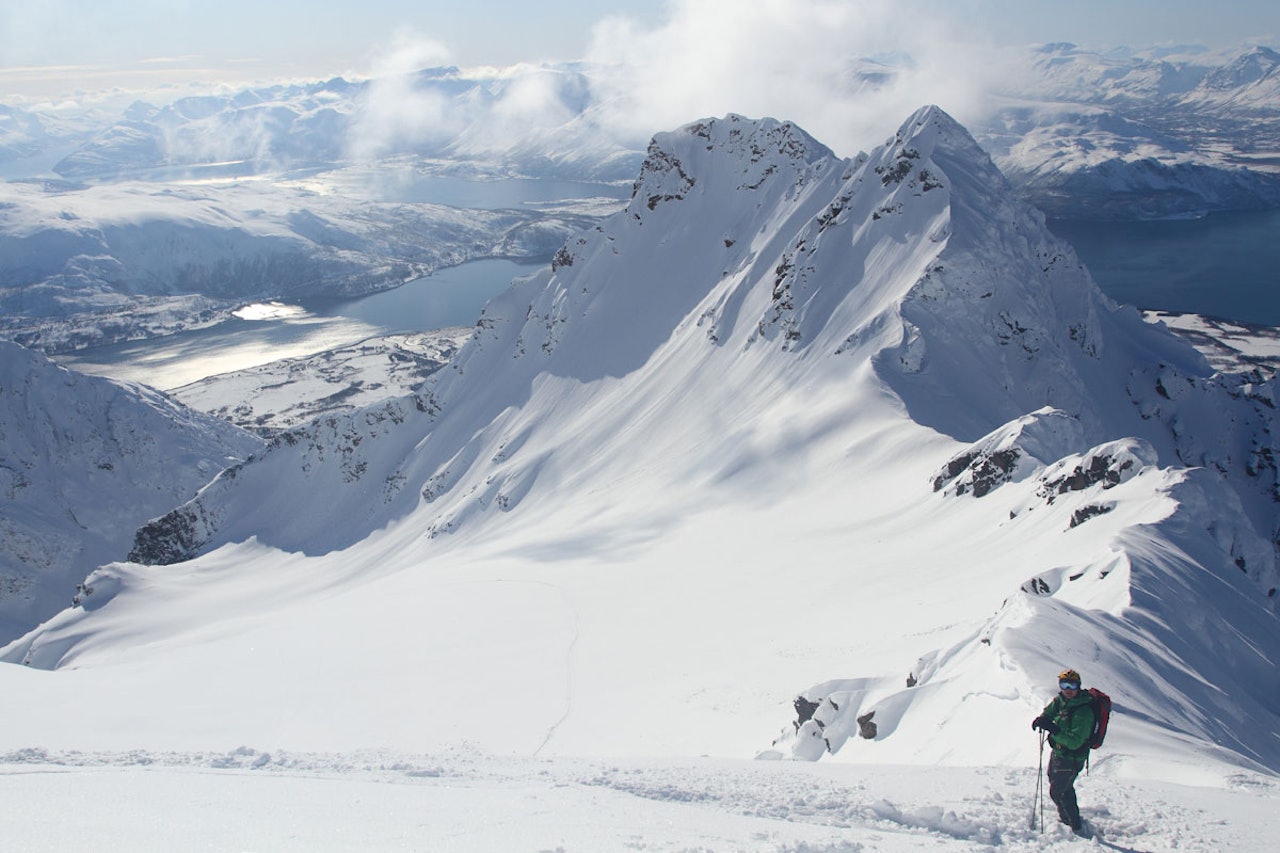 PRIVAT? Denne uka kan Nord-Troms tingrett fastslå at høyfjellet på toppturparadiset Lyngenhalvøya er privat. Foto: Tore Meirik