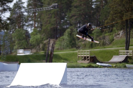 En av jentene som besøkte Norsjø Kabelpark. Foto: Skjermdump En av jentene som besøkte Norsjø Kabelpark. Foto: Skjermdump