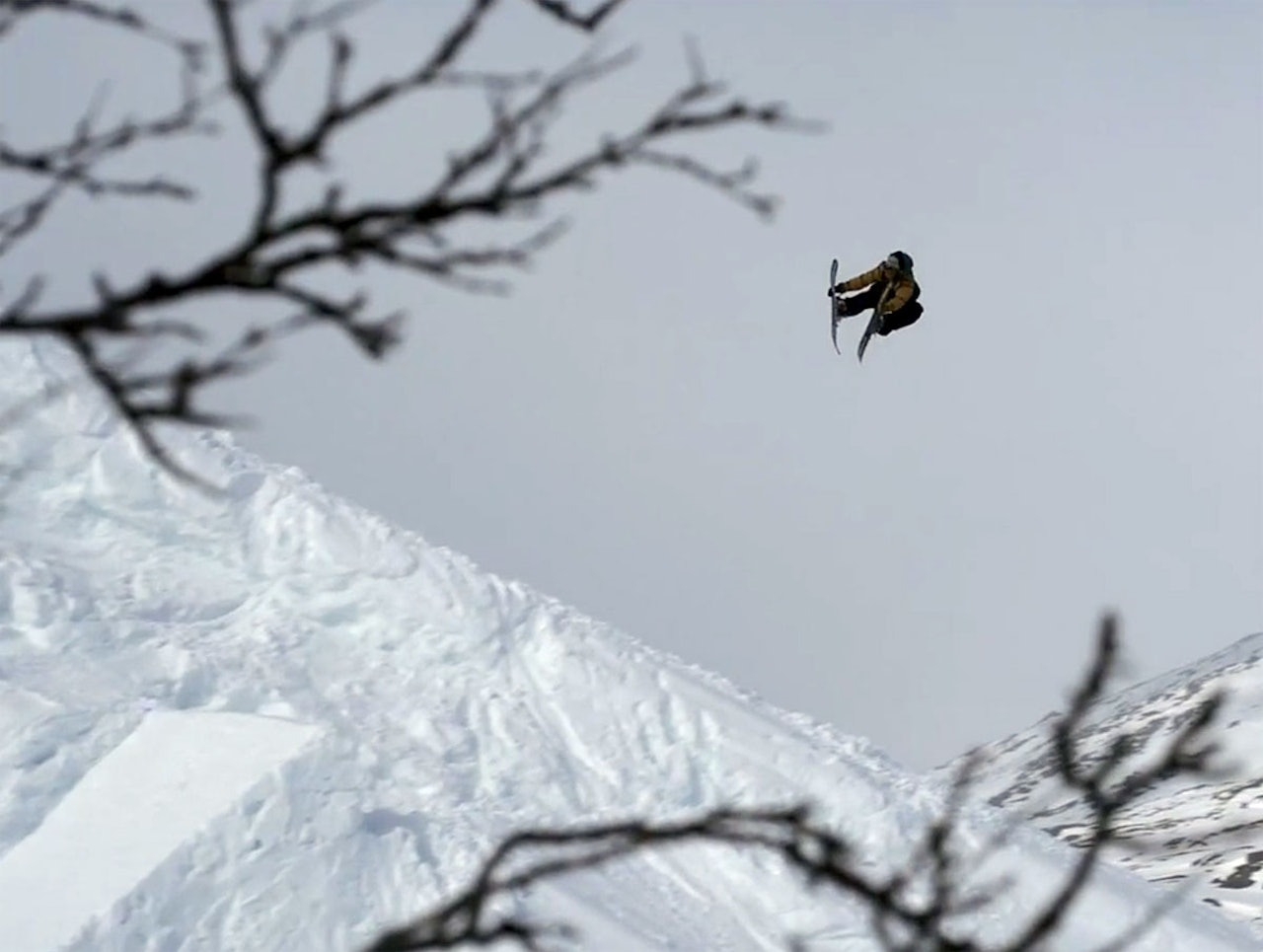 DEFINISJONEN PÅ STIL: Denne karen vet å ta tak i skia på en kul måte. DEFINISJONEN PÅ STIL: Denne karen vet å ta tak i skia på en kul måte.