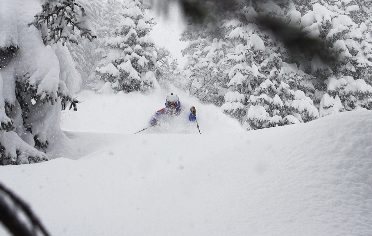 CHAMO: Det snødde mye i Chamonix, og Freeski TV-teamet kom seg ut på kort varsel. Foto: Skjermdump CHAMO: Det snødde mye i Chamonix, og Freeski TV-teamet kom seg ut på kort varsel. Foto: Skjermdump