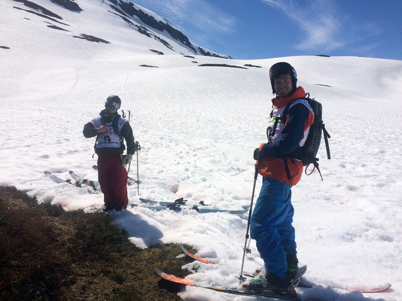 DIREKTE INNE FRA VIKAFJELLET: Vi live-twitter Veko Freeride. Her er Patrik Søreide og Tobias Bjønnes etter endt duell -som endte med seier til Tobias. Foto: Tore Meirik DIREKTE INNE FRA VIKAFJELLET: Vi live-twitter Veko Freeride. Her er Patrik Søreide og Tobias Bjønnes etter endt duell -som endte med seier til Tobias. Foto: Tore Meirik